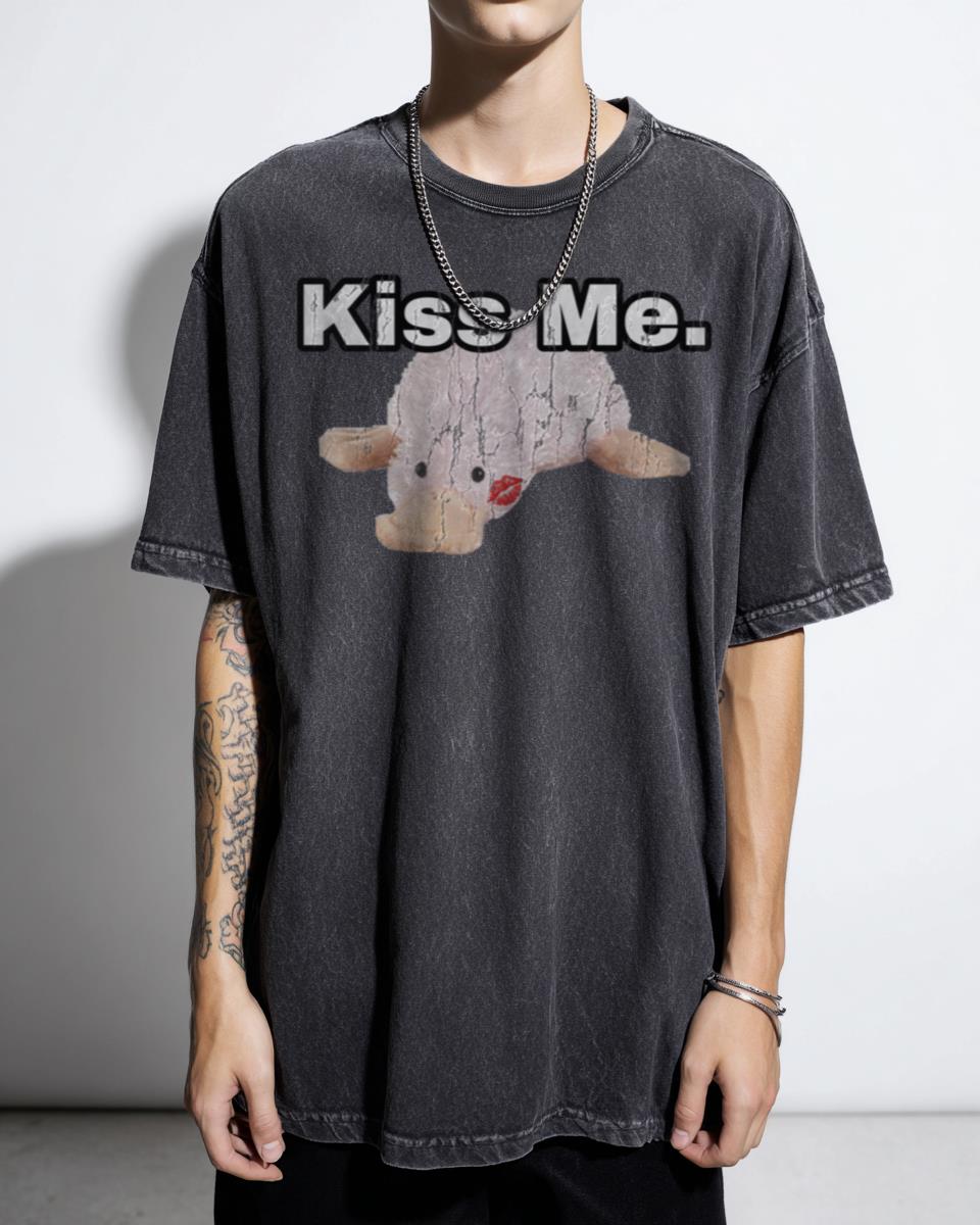 Funny Kiss Me Waddles Webkinz T-Shirt - 90s 2000s Nostalgia Meme Unisex