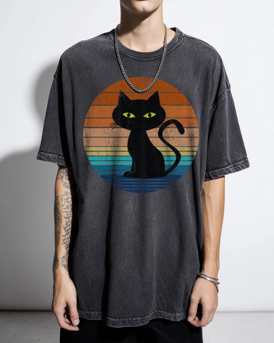 Vintage Eighties Style Retro Cat T-Shirt - Distressed 80s Aesthetic for Cat Lovers